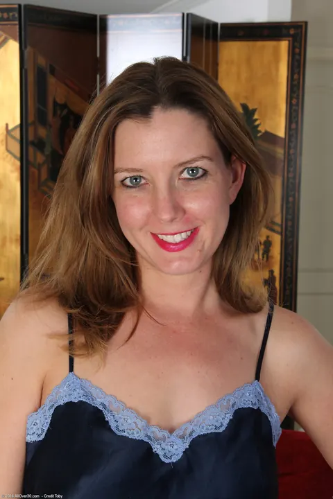 Deliliah Stevenson: Mature PAWG Spreads Her Shaved Pussy – photo 1 of 21