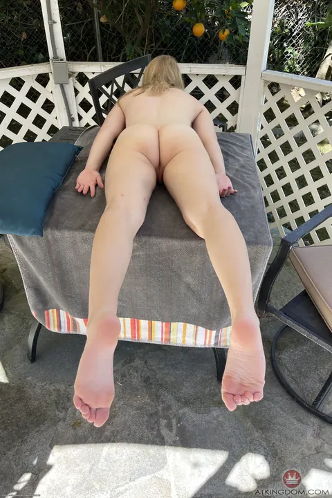 Kallie Taylor: Slim Blonde Shows Her Hairy Pussy and Big Ass – photo 16 of 21