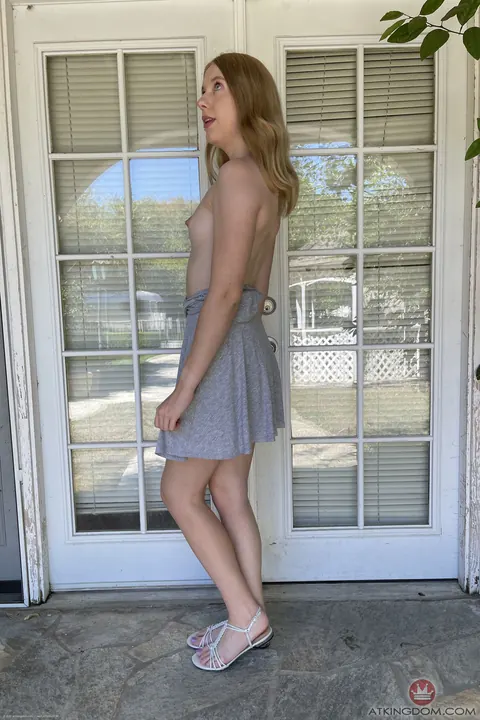 Kallie Taylor: Slim Blonde Shows Her Hairy Pussy and Big Ass – photo 5 of 21