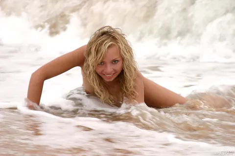 European Blonde PAWG Spreads Her Pussy on the Beach – photo 11 of 20
