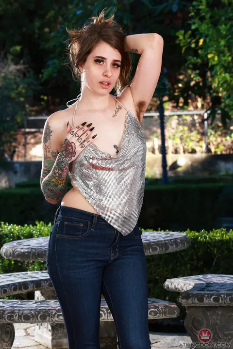 Pearl Sage: Brunette in Jeans Spreads Her Hairy Pussy Outdoors – photo 3 of 21