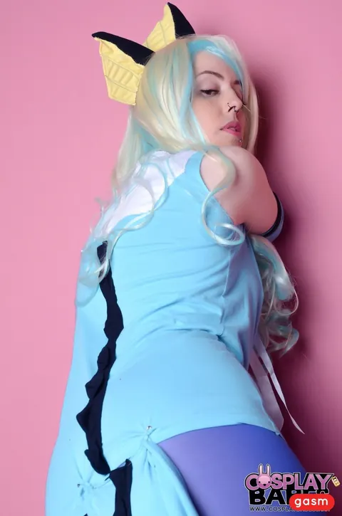 Skyler Synn: British Blonde in Cosplay Masturbates with a Dildo – photo 8 of 15
