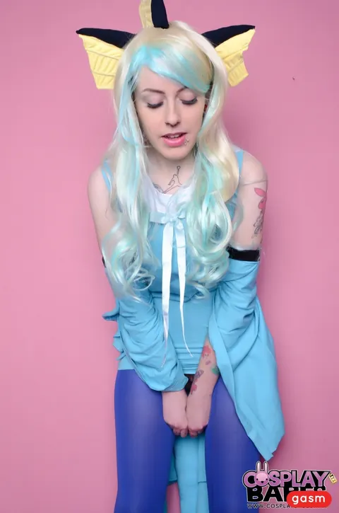 Skyler Synn: British Blonde in Cosplay Masturbates with a Dildo – photo 7 of 15