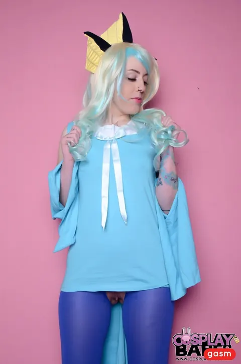 Skyler Synn: British Blonde in Cosplay Masturbates with a Dildo – photo 5 of 15