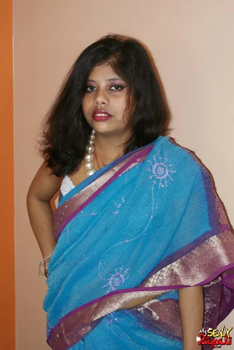 Indian BBW Undresses and Shows Off Her Heavy Body – photo 2 of 15
