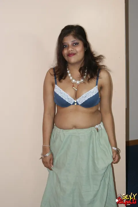 Indian BBW Undresses and Shows Off Her Heavy Body – photo 5 of 15