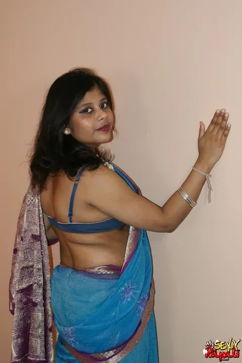 Indian BBW Undresses and Shows Off Her Heavy Body – photo 3 of 15