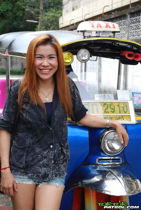 Noy: Thai Brunette Kisses Her Driver in a Mini Taxi Outdoors – photo 5 of 17