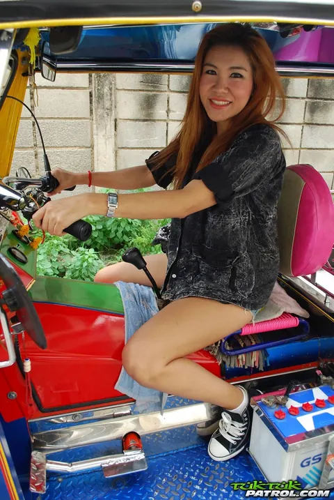 Noy: Thai Brunette Kisses Her Driver in a Mini Taxi Outdoors – photo 14 of 17