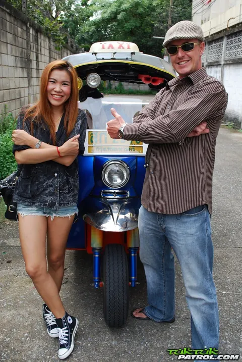 Noy: Thai Brunette Kisses Her Driver in a Mini Taxi Outdoors – photo 6 of 17