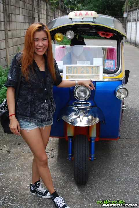 Noy: Thai Brunette Kisses Her Driver in a Mini Taxi Outdoors – photo 3 of 17