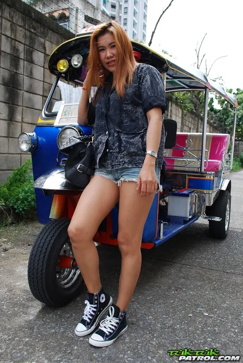 Noy: Thai Brunette Kisses Her Driver in a Mini Taxi Outdoors – photo 2 of 17