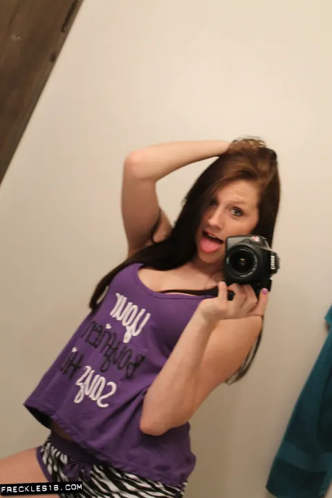 Busty Brunette Takes Mirror Selfies in Lingerie and Shorts – photo 5 of 12