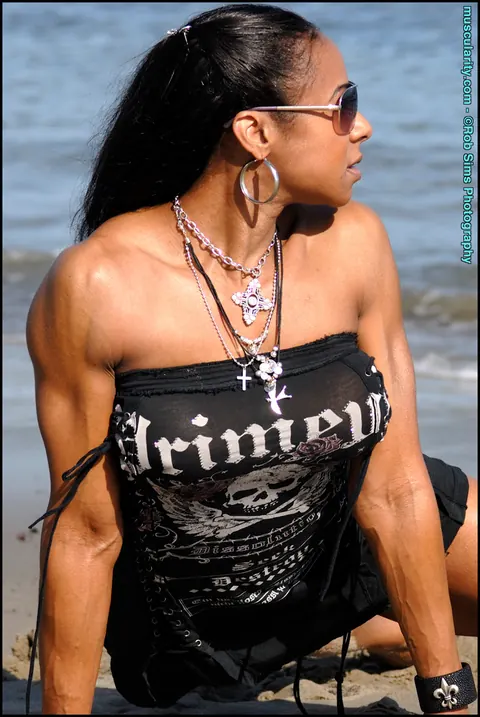 Ebony MILF Flexes in Her Skirt and Glasses on the Beach – photo 8 of 15