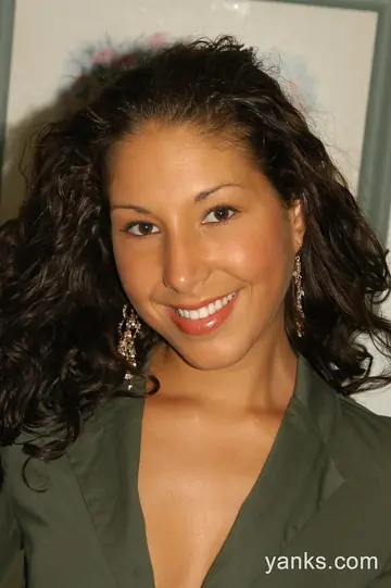 Isabella Pacino – Slim Tanned Latina Masturbates with a Dildo