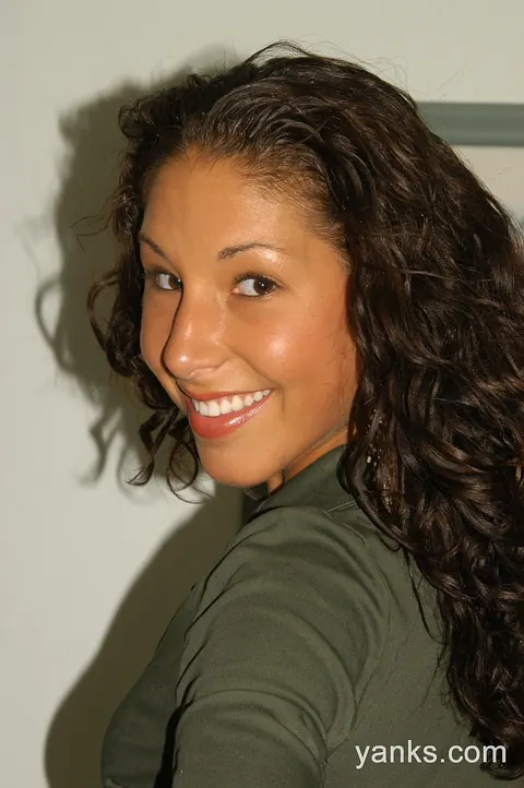 Isabella Pacino: Slim Tanned Latina Masturbates with a Dildo – photo 3 of 17