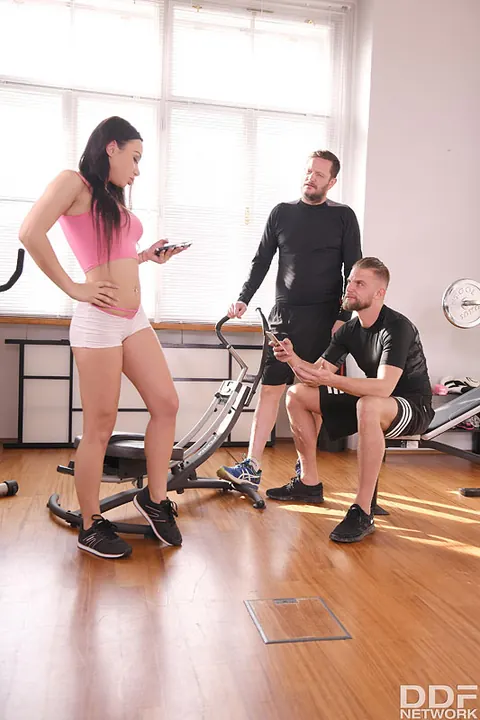 Regina Sparks: Athletic Brunette Takes Double Penetration in the Gym – photo 4 of 12