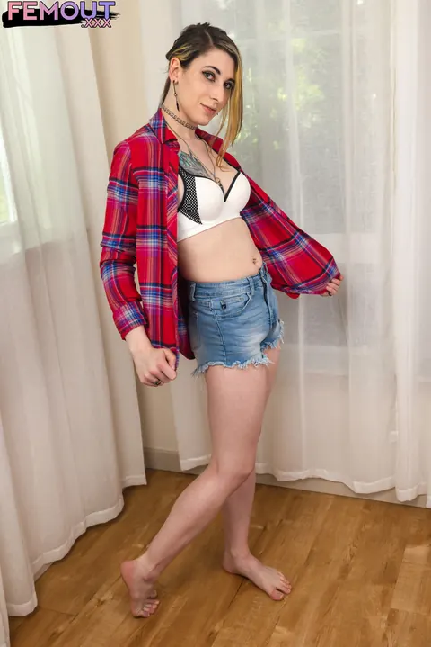 Tattooed Trans Woman Toys Her Asshole – photo 3 of 16