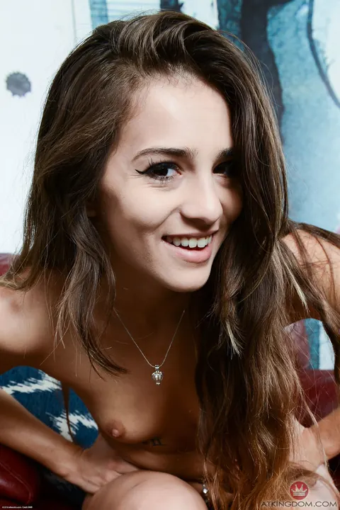 Sofie Reyez: Petite Latina Undresses and Shows Off Her Tattooed Body – photo 15 of 21