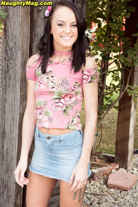 Kylie Martin: Brunette Flashes Her Natural Tits at the Garden Gate – photo 2 of 16