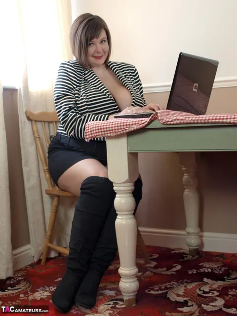 Roxy Anderson: BBW MILF Strips Out of Her Skirt and Boots – photo 2 of 16
