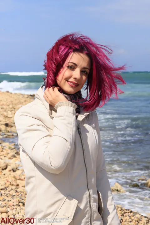 Victoria Rainbow: PAWG MILF Strips Out of Her Panties Outdoors – photo 1 of 16