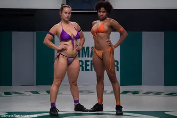 Bella Rossi – Redhead and BBW in Bikinis Kiss and Finger in Bondage