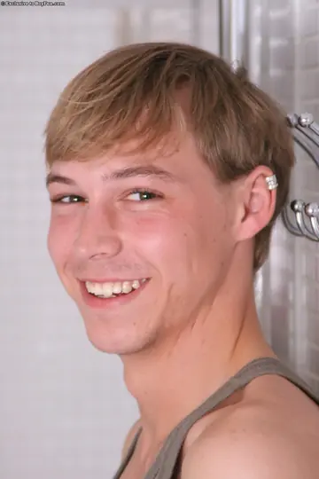 Twink Poses Nude in the Bathroom