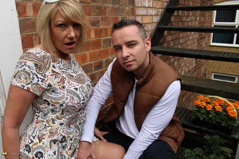 Amy Goodhead: Tall British MILF Fucks Outdoors in Lingerie – photo 3 of 16