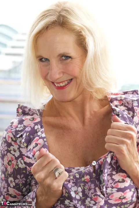 Molly Maracas: Thick British MILF Doctor Strips Off Her Lingerie on the Balcony – photo 16 of 20