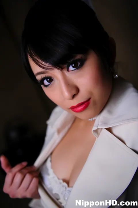 Nana Kunimi: Japanese Brunette Shows Lingerie and Stockings – photo 7 of 12