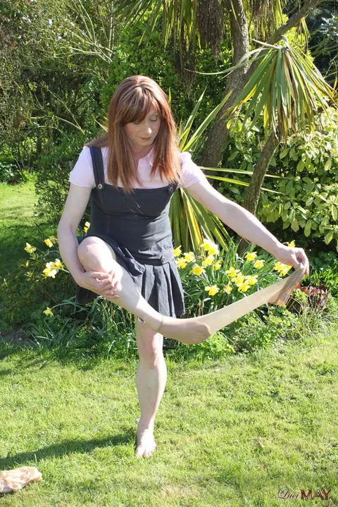 Trans Woman Undresses and Poses Nude Fully – photo 7 of 15