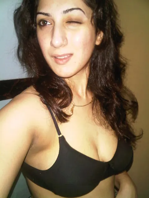 Indian Woman with Big Natural Tits Takes Bikini Selfies – photo 8 of 10