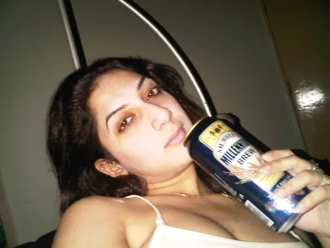 Indian Woman with Big Natural Tits Takes Bikini Selfies – photo 5 of 10