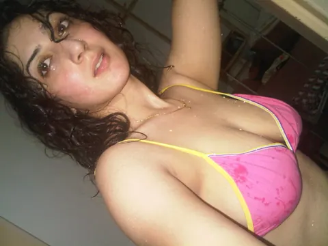 Indian Woman with Big Natural Tits Takes Bikini Selfies – photo 6 of 10