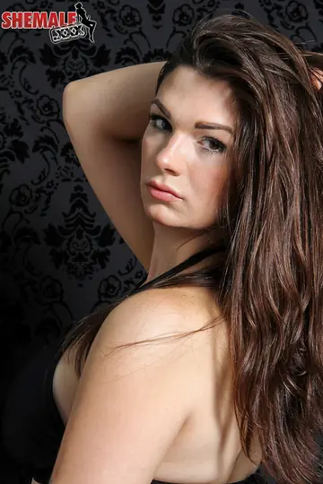 Trans Woman Strips Nude and Spreads While Fingering