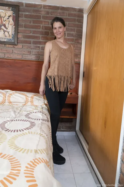 Slim Hairy Amateur Undresses and Spreads Her Legs – photo 1 of 21
