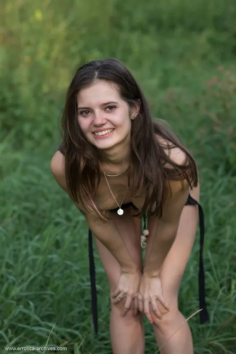 Petite Babe Strips Out of Her Bikini and Spreads Outdoors – photo 2 of 16
