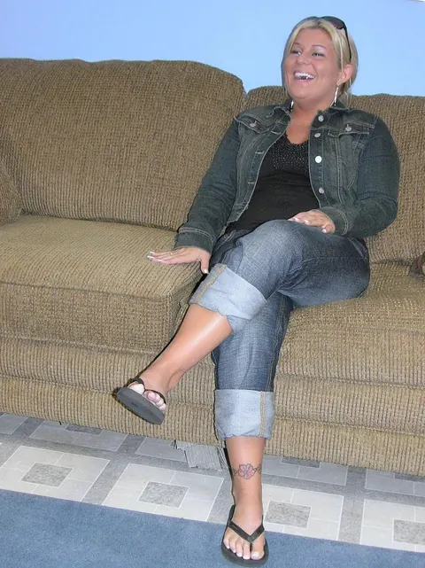 Chubby MILF Strips Out of Her Jeans on the Sofa – photo 4 of 20