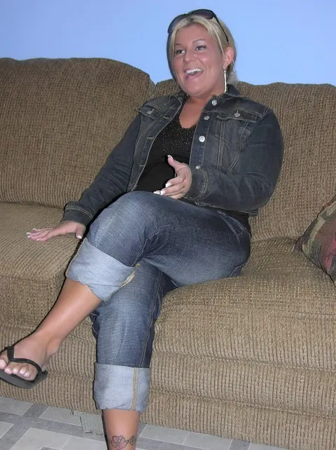 Chubby MILF Strips Out of Her Jeans on the Sofa – photo 1 of 20