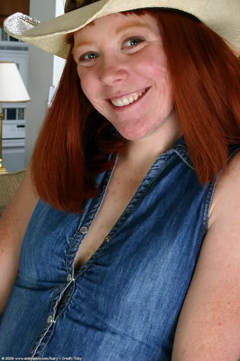 Pale Redhead Undresses and Spreads Her Hairy Pussy – photo 2 of 20
