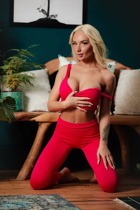 Athletic Blonde Strips Out of Her Yoga Pants – photo 2 of 12