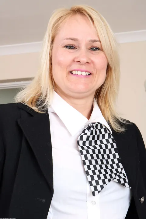 Pale Curvy MILF Strips Out of Her Lingerie in the Office – photo 3 of 21