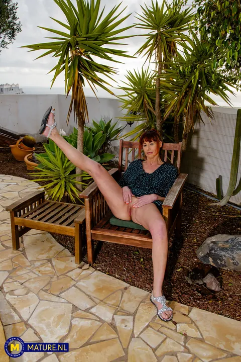 Sper Marie: Mature Redhead PAWG Lifts Her Skirt Outdoors – photo 11 of 21
