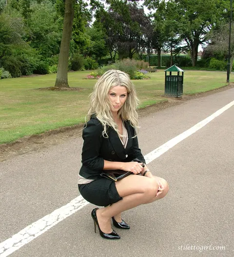 Blonde Secretary Flashes Heels and Skirt at the Park – photo 11 of 16