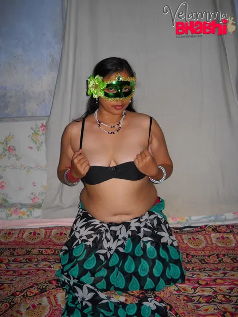 Indian BBW Strips Nude While Wearing a Mask – photo 4 of 11