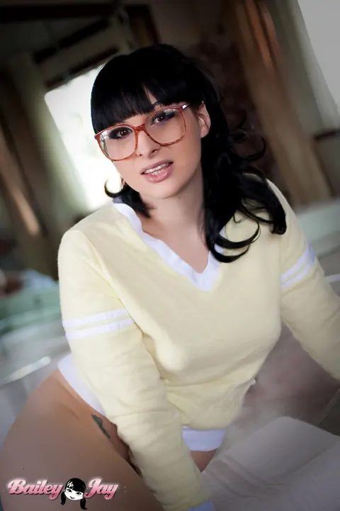 Trans Woman Strips Off Her Top and Poses Bare – photo 3 of 12
