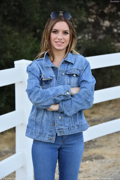 Summer Brooks: European Blonde in Glasses Flashes Her Tits in Jeans Outdoors – photo 12 of 20