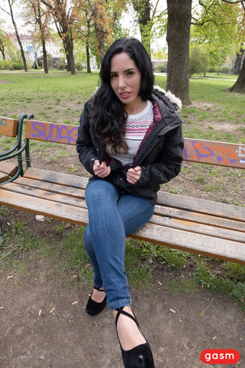 Linda del Sol: Thick Spanish Brunette in Stockings Blows a Stranger in the Forest – photo 2 of 21