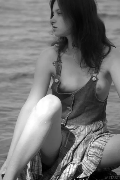 Hairy Woman Spreads Her Bush Wide Outdoors – photo 2 of 21
